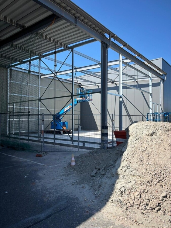 We zijn begonnen! Aanbouw voor onze nieuwe geavanceerde kunststof palletwasstraat